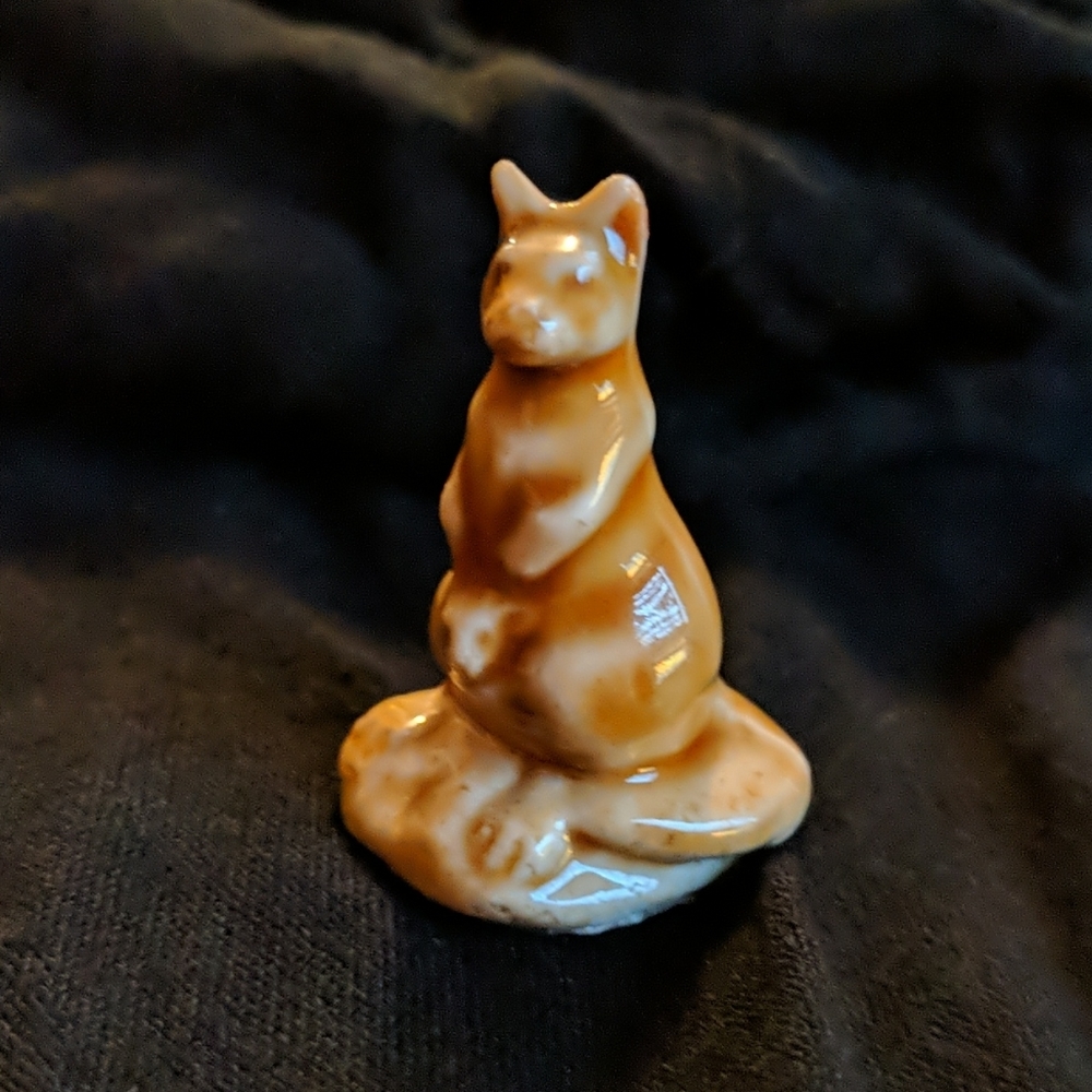 Kangaroo Rose Tea Figurines Wade Whimsey